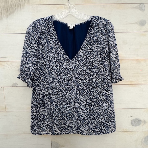 J.Crew V-Neck Puff-Sleeve floral top ❤️ - Picture 4 of 7